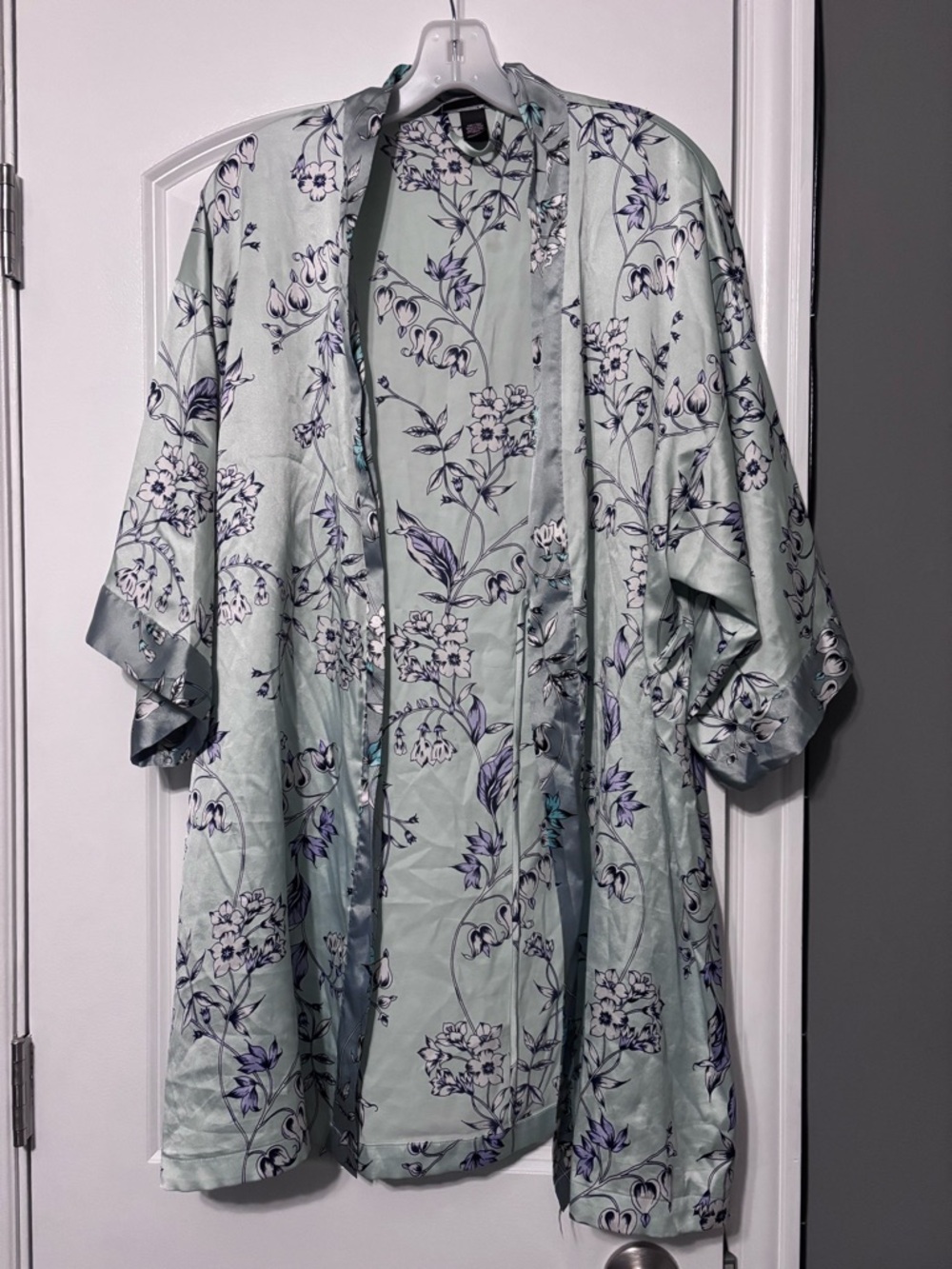 Victoria’s Secret Satin Floral Robe Mint Green Kimono Sleepwear Size M/L